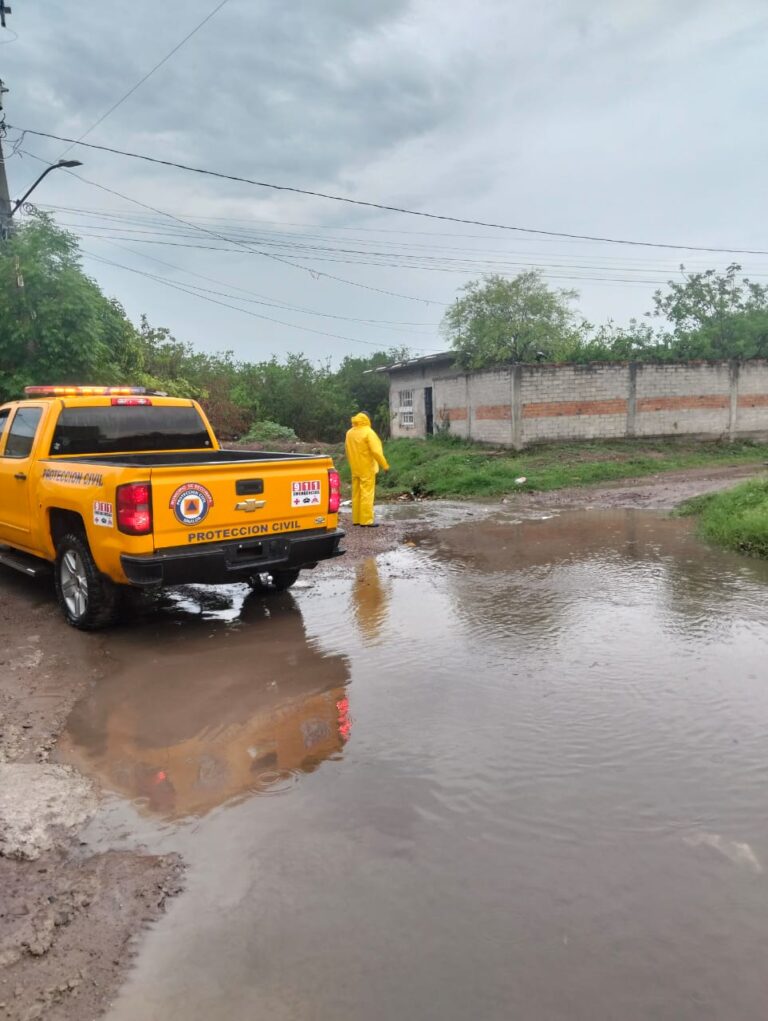 Gobierno de Escuinapa mantiene saldo blanco tras lluvias; Protección Civil llama a evitar arrojar basura y escombro en canales