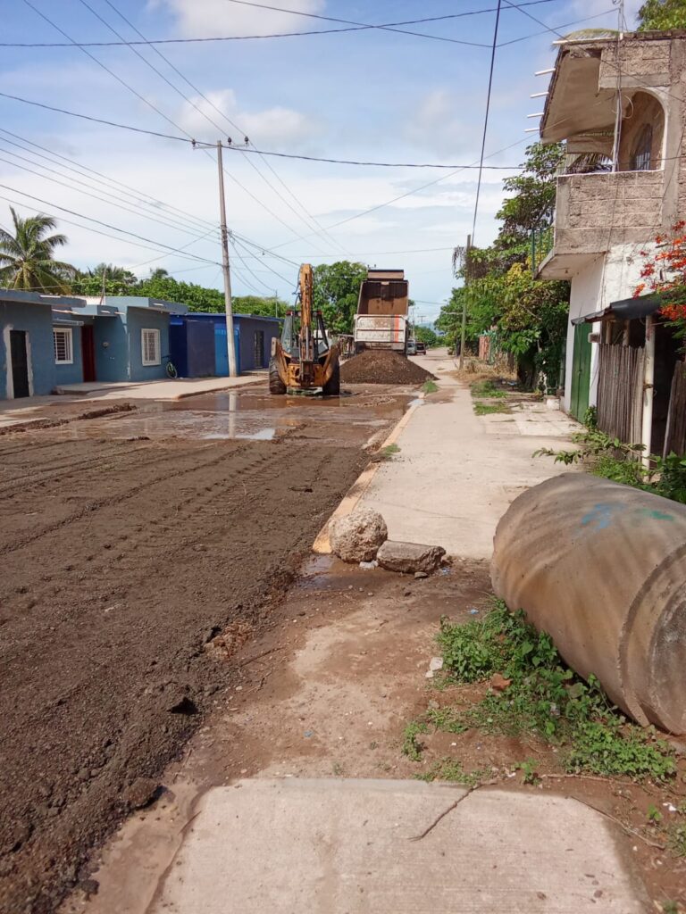 Atiende Gobierno de Escuinapa vialidad clave en Teacapán con rehabilitación provisional