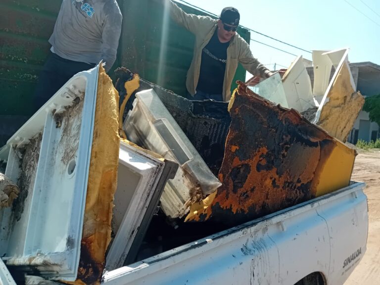 Gobierno de Escuinapa fortalece acciones preventivas con jornada de descacharrización en Palmito del Verde