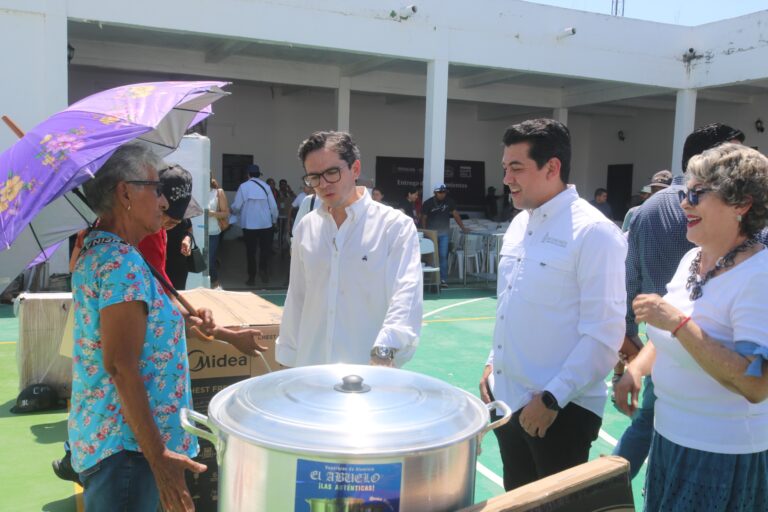 Entregan 187 equipos productivos a 54 beneficiarios en Escuinapa