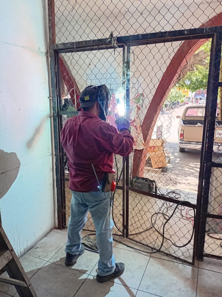 Refuerzan seguridad y realizan mantenimiento en el Mercado Municipal de Escuinapa